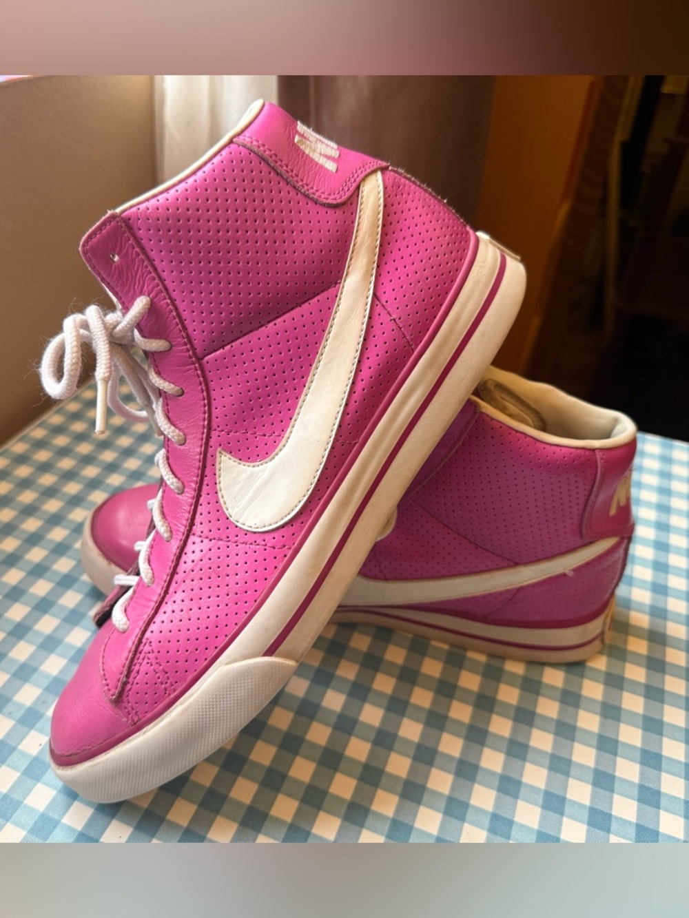Nike Sweet 2009 Mid Pink White Perforated Leather Sneakers Y2K Women’s 10